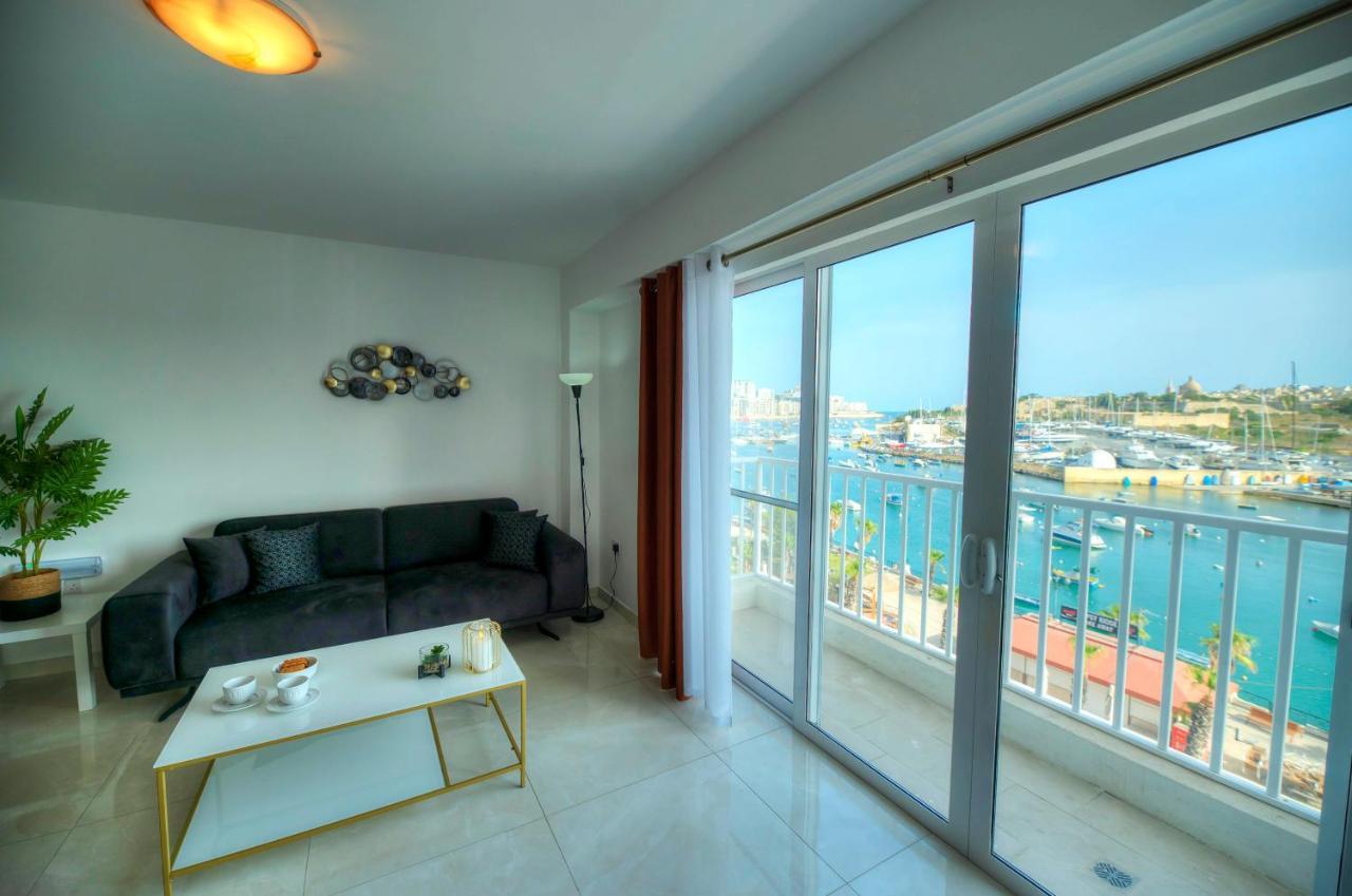 Seafront Beautifully Furnished 2 Bedrooms Gogzr-3 Gzira Exterior photo