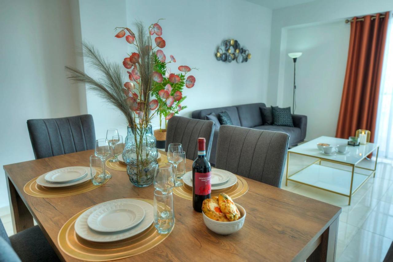 Seafront Beautifully Furnished 2 Bedrooms Gogzr-3 Gzira Exterior photo