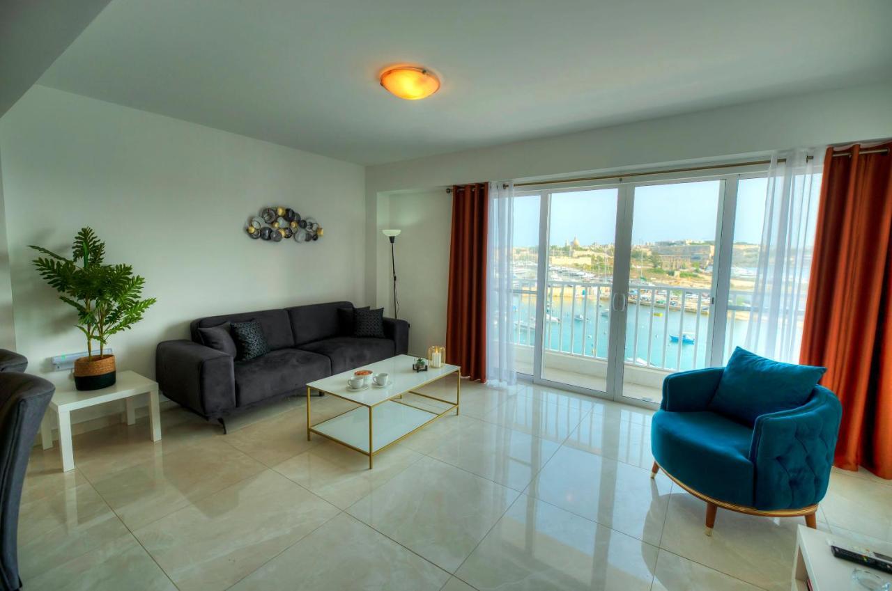 Seafront Beautifully Furnished 2 Bedrooms Gogzr-3 Gzira Exterior photo