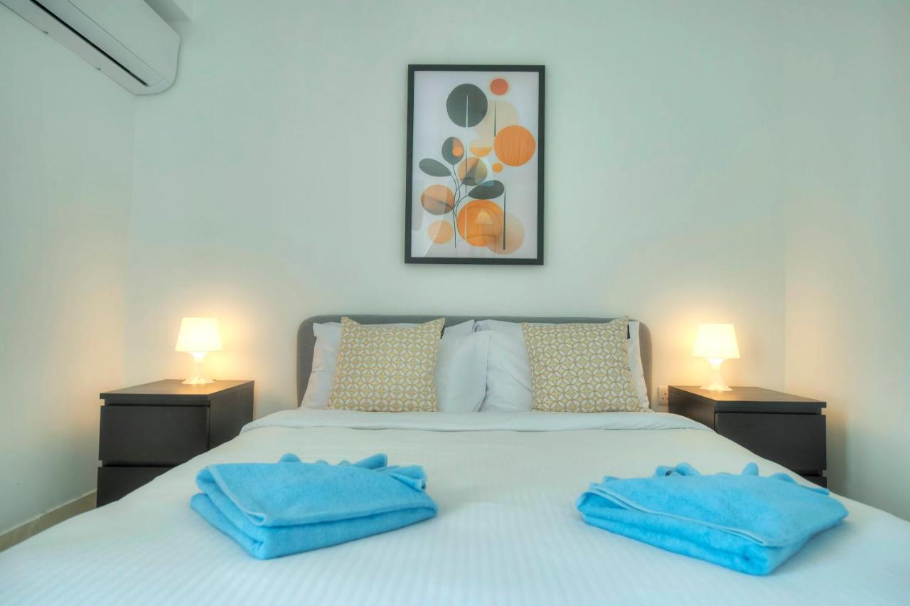 Seafront Beautifully Furnished 2 Bedrooms Gogzr-3 Gzira Exterior photo