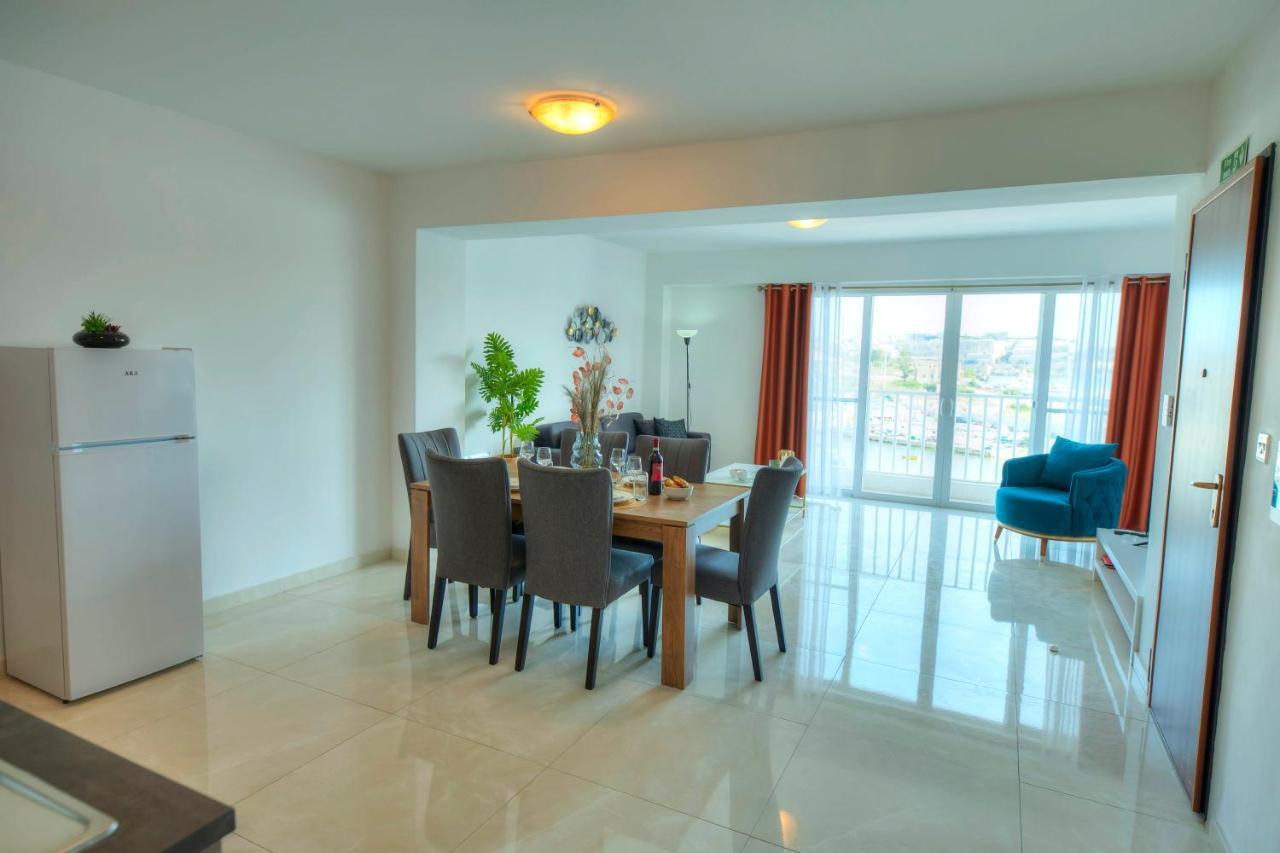 Seafront Beautifully Furnished 2 Bedrooms Gogzr-3 Gzira Exterior photo