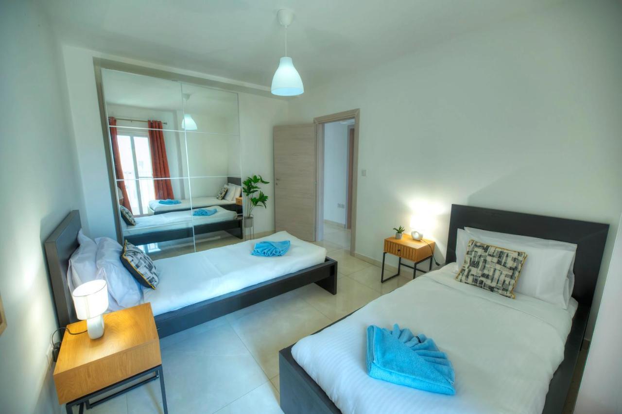 Seafront Beautifully Furnished 2 Bedrooms Gogzr-3 Gzira Exterior photo